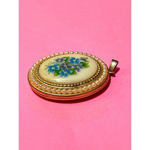 Vintage Gold-tone Faux Pearl Avon Double Sided Locket White Floral Pattern